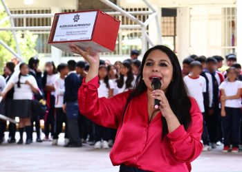 Con “Buzón Rojo”, Tonantzin Fernández fortalece la prevención en escuelas