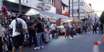 Ambulantes se instalan en la Calle de los Dulces; Vía Pública realiza operativo para retirarlos