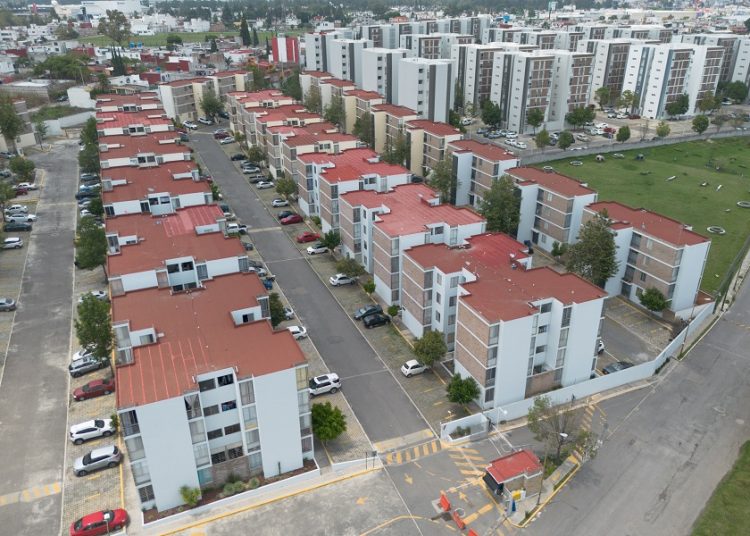 Bienestar buscará más recursos para vivienda en Puebla capital