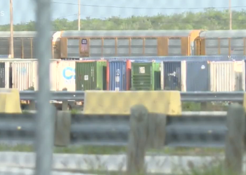Hay 3 migrantes mexicanos entre los muertos en contenedor en Texas: SRE