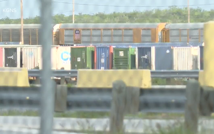 Hay 3 migrantes mexicanos entre los muertos en contenedor en Texas: SRE