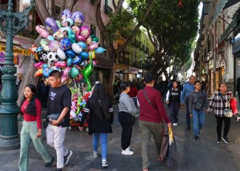 Realizan reordenamiento comercial en Corredor 5 de Mayo y Calle de los Dulces