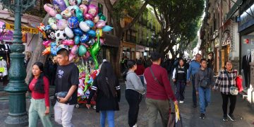 Realizan reordenamiento comercial en Corredor 5 de Mayo y Calle de los Dulces