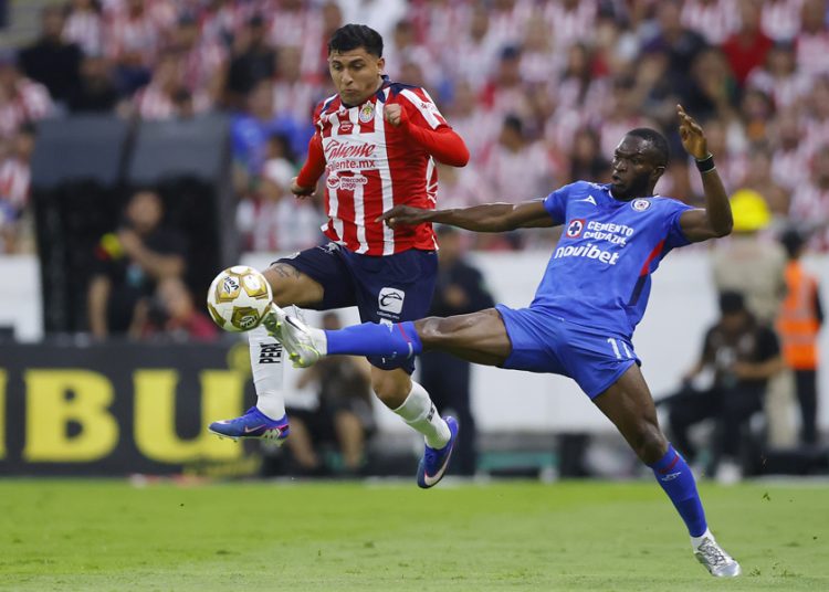 Cruz Azul elimina a Chivas y avanza a la final