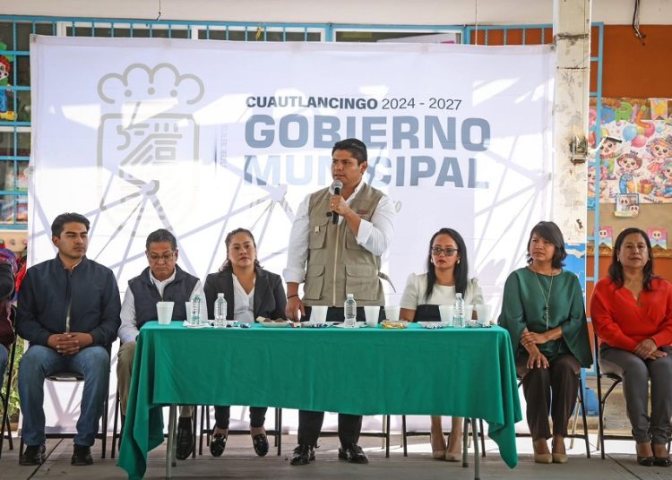 Omar Muñoz entrega obra para fortalecer seguridad escolar en Cuautlancingo