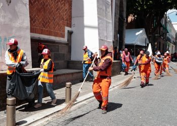Trabajadores de Limpia protestan por aumento salarial de 4%