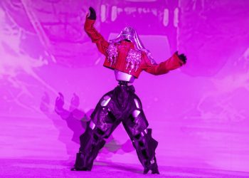 Robots se suben al escenario para bailar K-pop