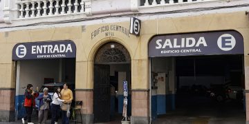 PVEM insiste en tarifa única para estacionamientos
