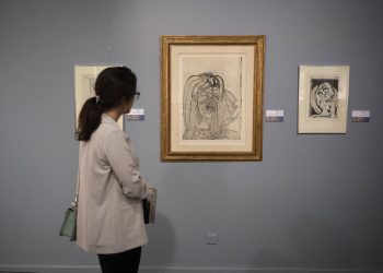 Exposición de Picasso y Tàpies llega a Teherán con mensaje antibélico