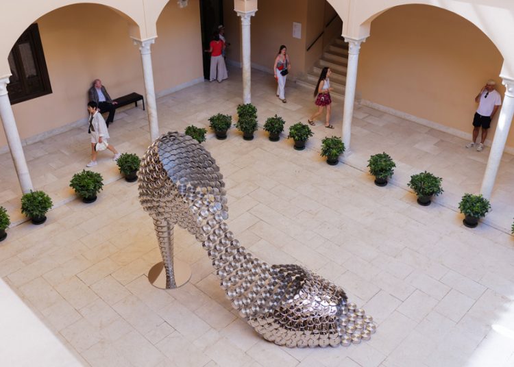 Joana Vasconcelos transforma lo cotidiano en Málaga