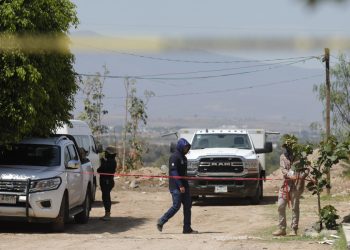 Hallan fosa clandestina con 60 bolsas de restos humanos en Jalisco