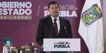 Armenta niega uso político de helicóptero oficial