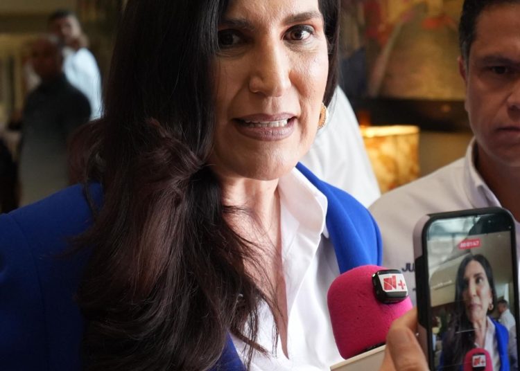 Kenia López, a favor de periodo extraordinario en el Congreso