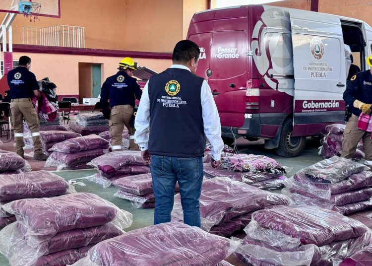 Gobierno del Estado entrega apoyos a afectados por lluvias en Ixtacamaxtitlán