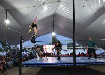 Julieta Vences impulsa convivencia familiar con función de lucha libre