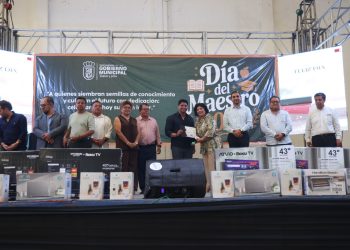 Reconoce Omar Muñoz a docentes por su compromiso con la educación