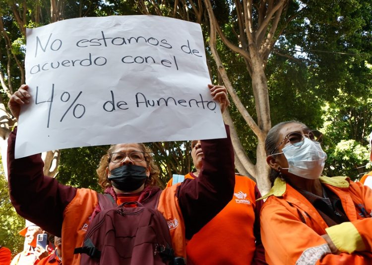 Naranjitas exigen aumento salarial del 15%