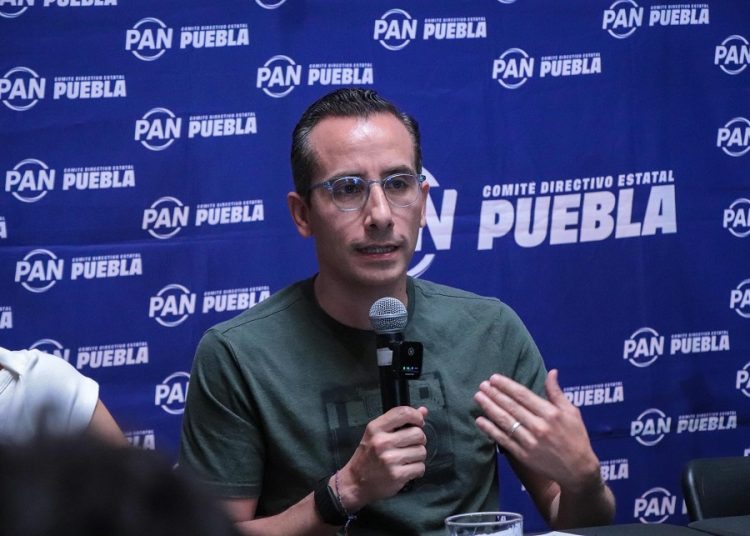 PAN pide someter a consulta aumento al transporte público