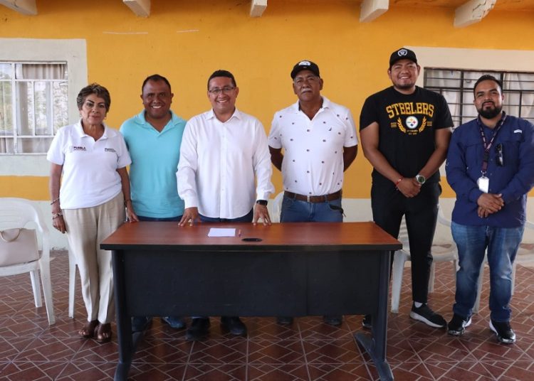 Pável Gaspar recorre la Mixteca y respalda obras comunitarias