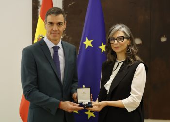 Sánchez condecora a Albanese por denunciar el genocidio en Gaza