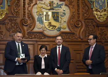 Entrega REDDU en la BUAP presea ‘Dr. Jorge Carpizo’ al Rector de la UABC