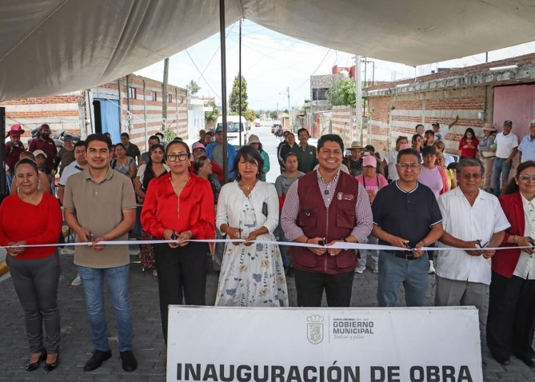 Omar Muñoz entrega obra integral en San Lorenzo Almecatla