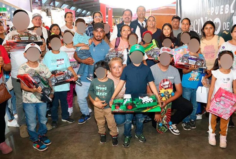 Sedif lleva a familias de 33 municipios a la Feria de Puebla