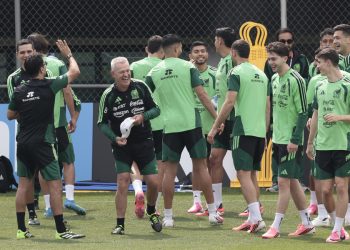 Aguirre afina el once titular de cara al debut de México en el Mundial