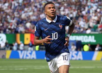 Mbappé lidera triunfo de Francia con doblete ante Senegal