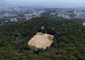 La cancha que sobrevive en un volcán