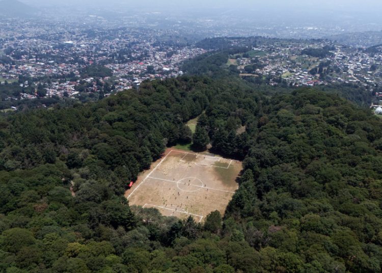 La cancha que sobrevive en un volcán