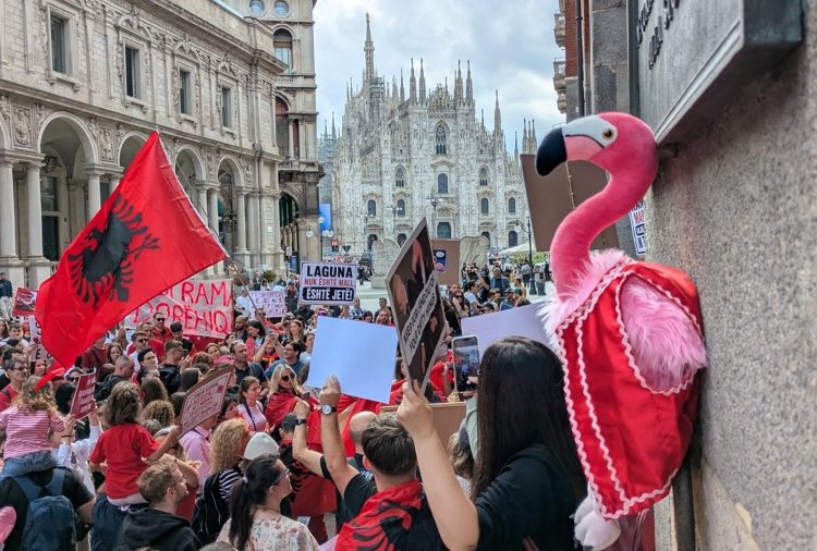 ‘Revolución del flamenco’ sacude Albania contra megaproyectos de Trump