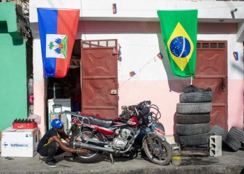 Haitianos apoyan a Brasil y Haití