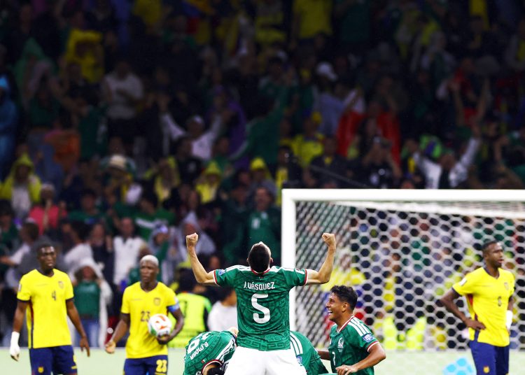 México avanza al quinto partido de la Copa del Mundo