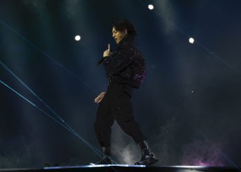 Acosan a integrante de BTS; mujer es condenada