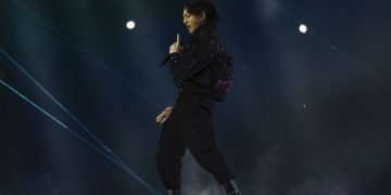 Acosan a integrante de BTS; mujer es condenada
