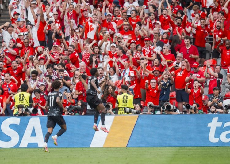 Canadá golea 6-0 a Catar en su debut mundialista