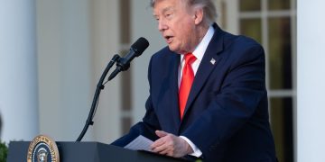 Trump acusa a Irán de violar tregua por ataque en Ormuz