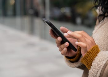 CRT fija fechas límite para registrar líneas telefónicas