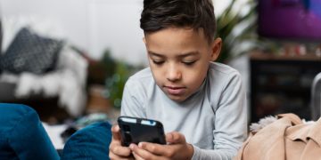 ¿Chip tecnológico o desarrollo humano? La gran trampa de nuestra era