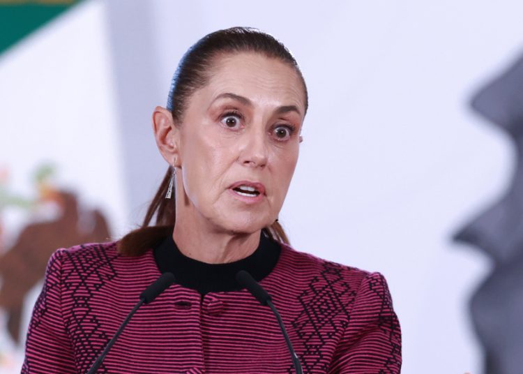 Sheinbaum critica marcha de maestros en estadio mundialista