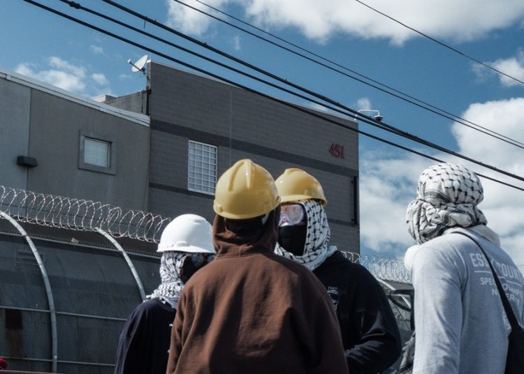 Newark busca cerrar centro de detención del ICE