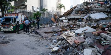 México envía rescatistas y médicos a Venezuela tras terremotos