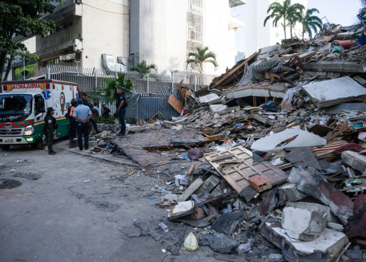 México envía rescatistas y médicos a Venezuela tras terremotos