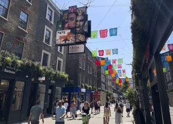 Londres inaugura ‘¡Frida Icónica!’, un mural al aire libre