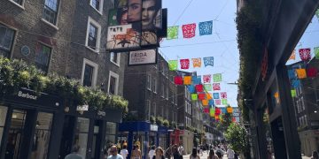 Londres inaugura ‘¡Frida Icónica!’, un mural al aire libre