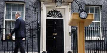 Keir Starmer dimite como primer ministro británico