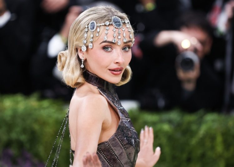 Sabrina Carpenter obtiene orden de alejamiento de cinco años contra su presunto acosador