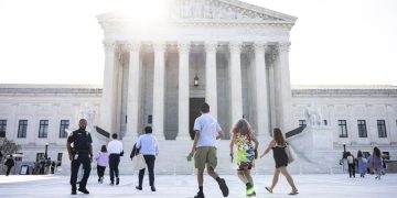 Supremo de EE.UU. frena orden de Trump