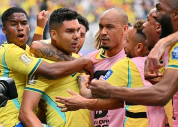 Casemiro y Martinelli rescatan a Brasil con gol al 96’